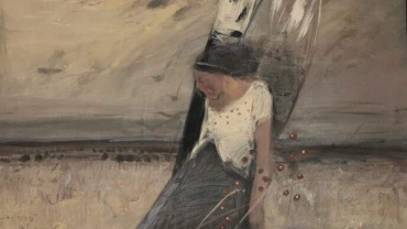 Tło beżowe postać kobiety opartej o drzewa